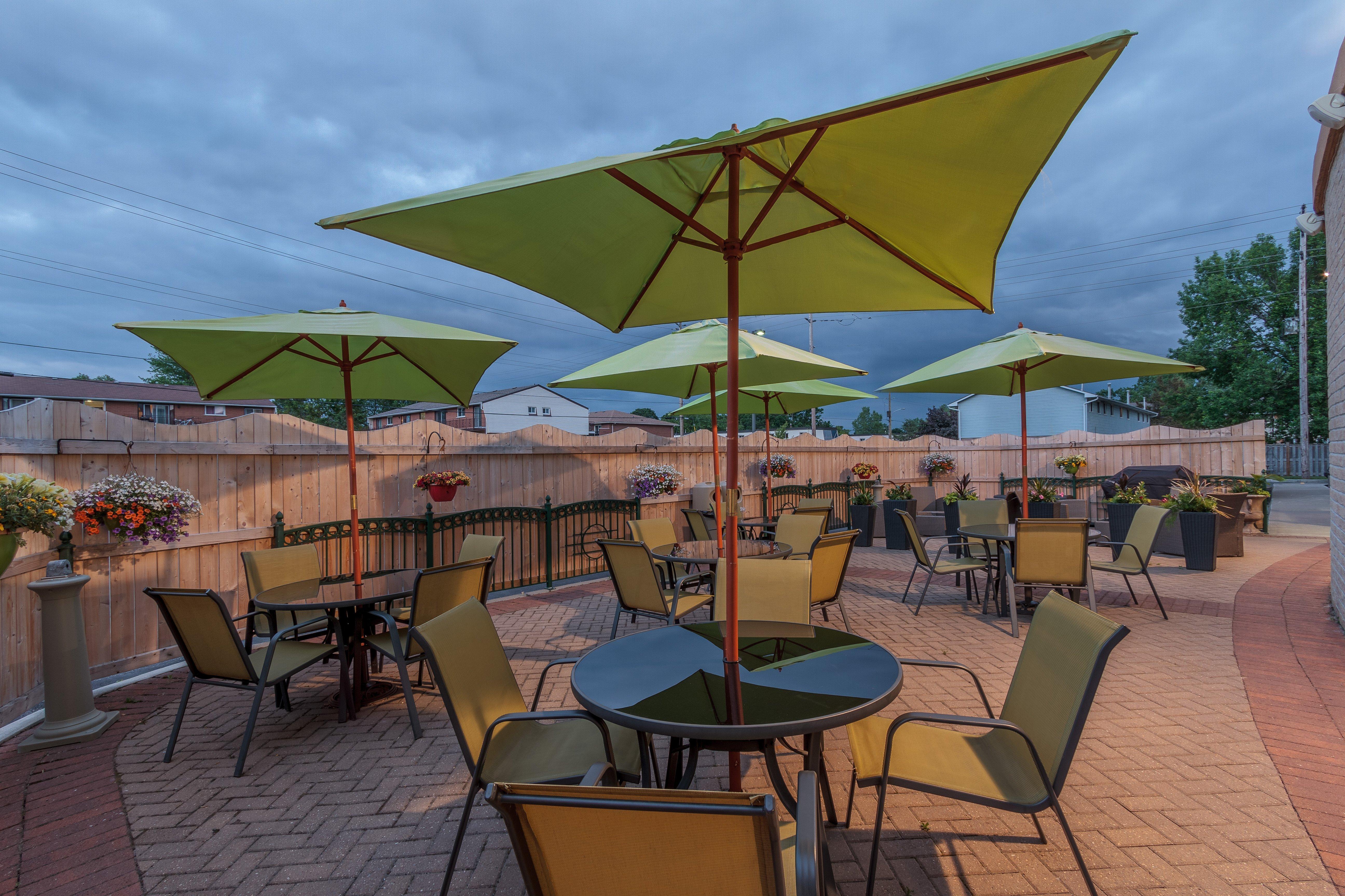 Holiday Inn Express & Suites - Belleville By Ihg Екстериор снимка