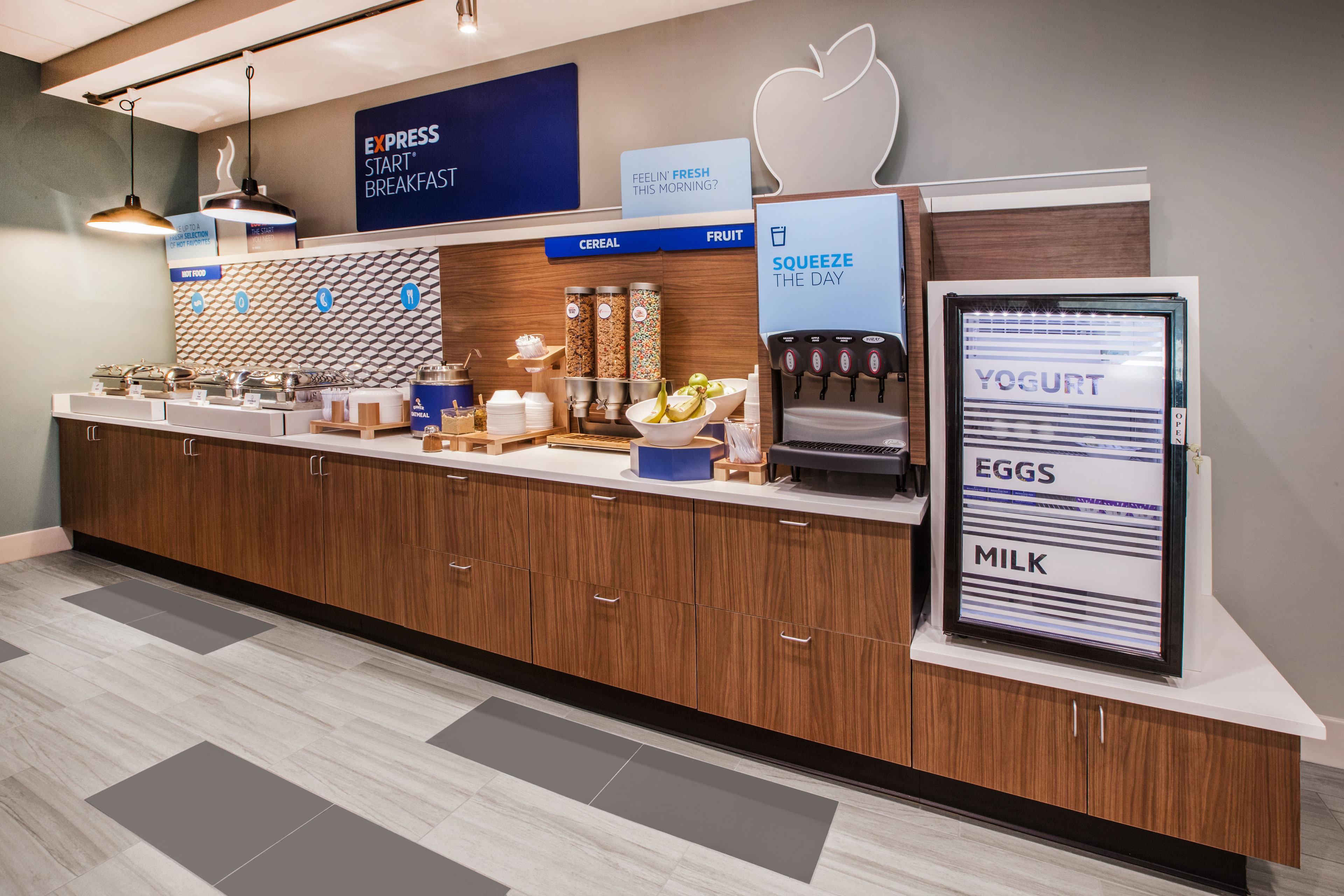 Holiday Inn Express & Suites - Belleville By Ihg Екстериор снимка