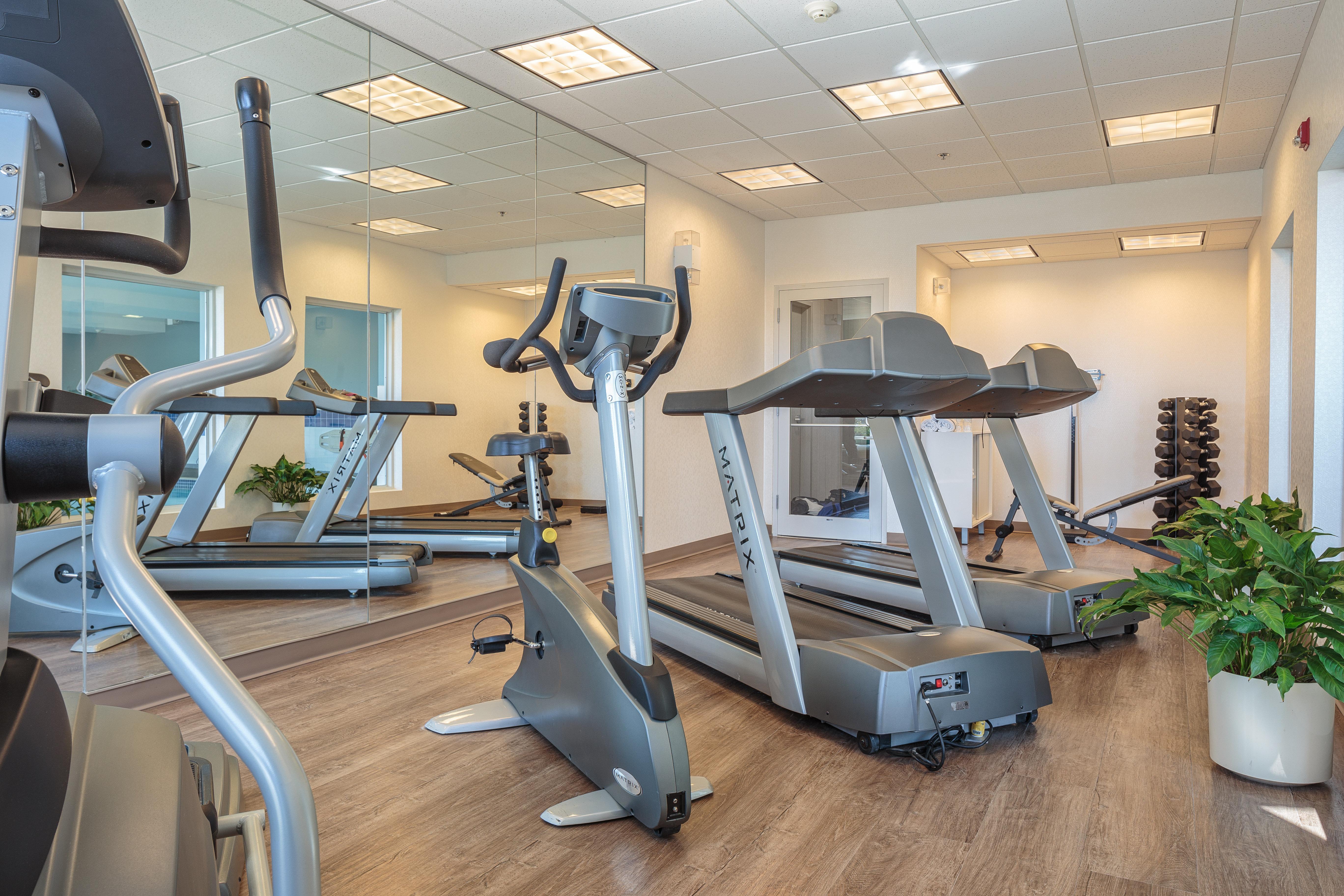 Holiday Inn Express & Suites - Belleville By Ihg Екстериор снимка