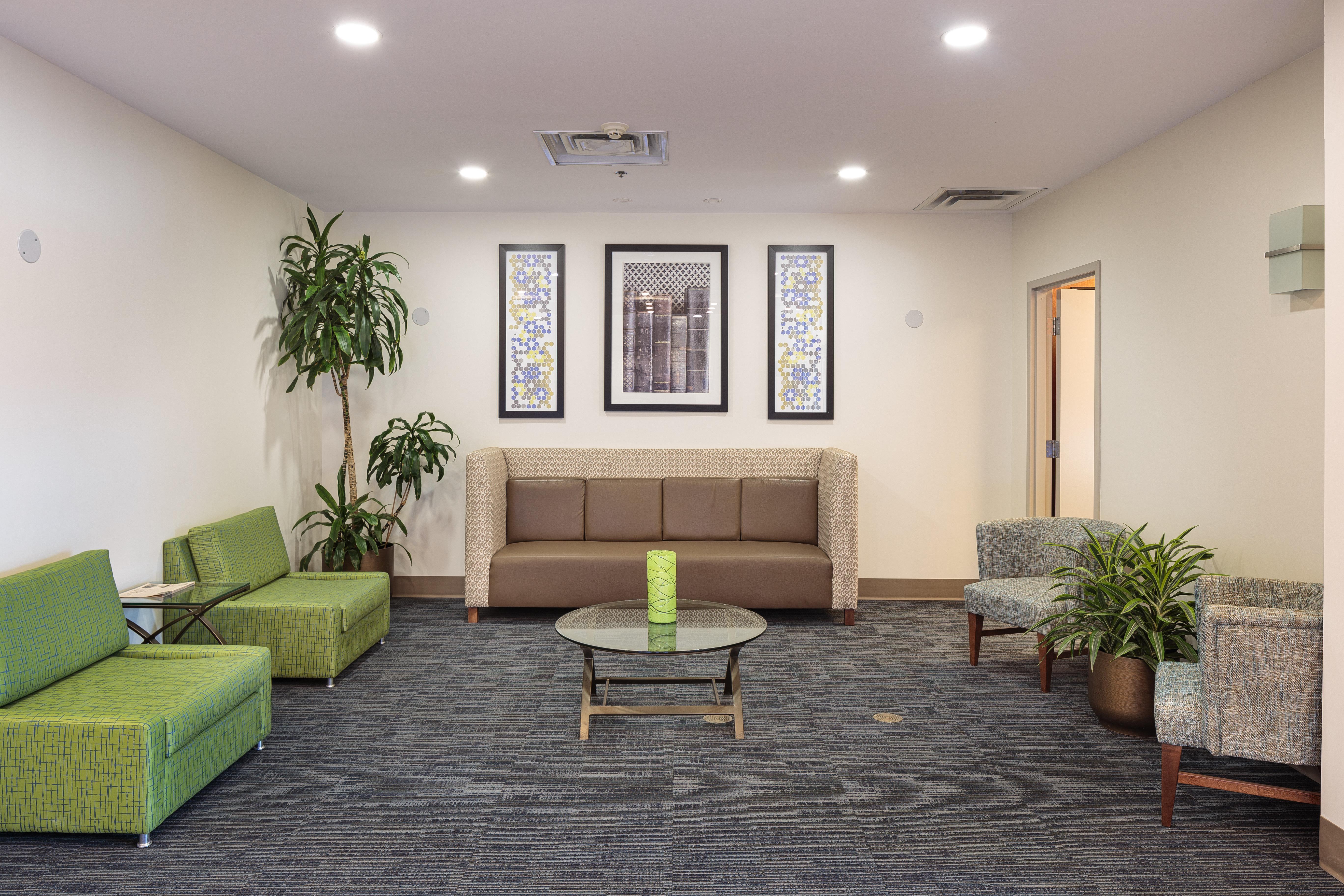 Holiday Inn Express & Suites - Belleville By Ihg Екстериор снимка