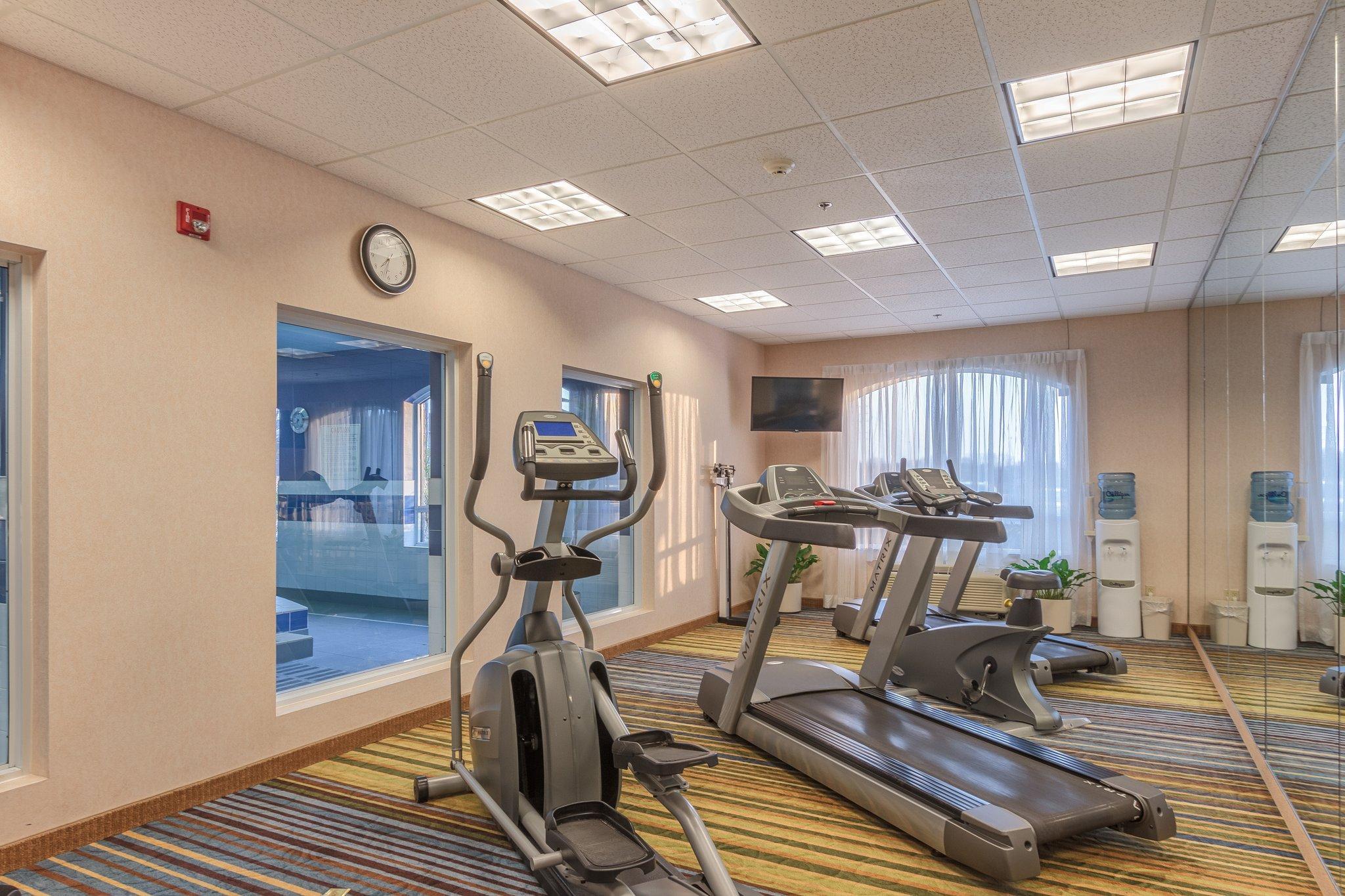 Holiday Inn Express & Suites - Belleville By Ihg Екстериор снимка
