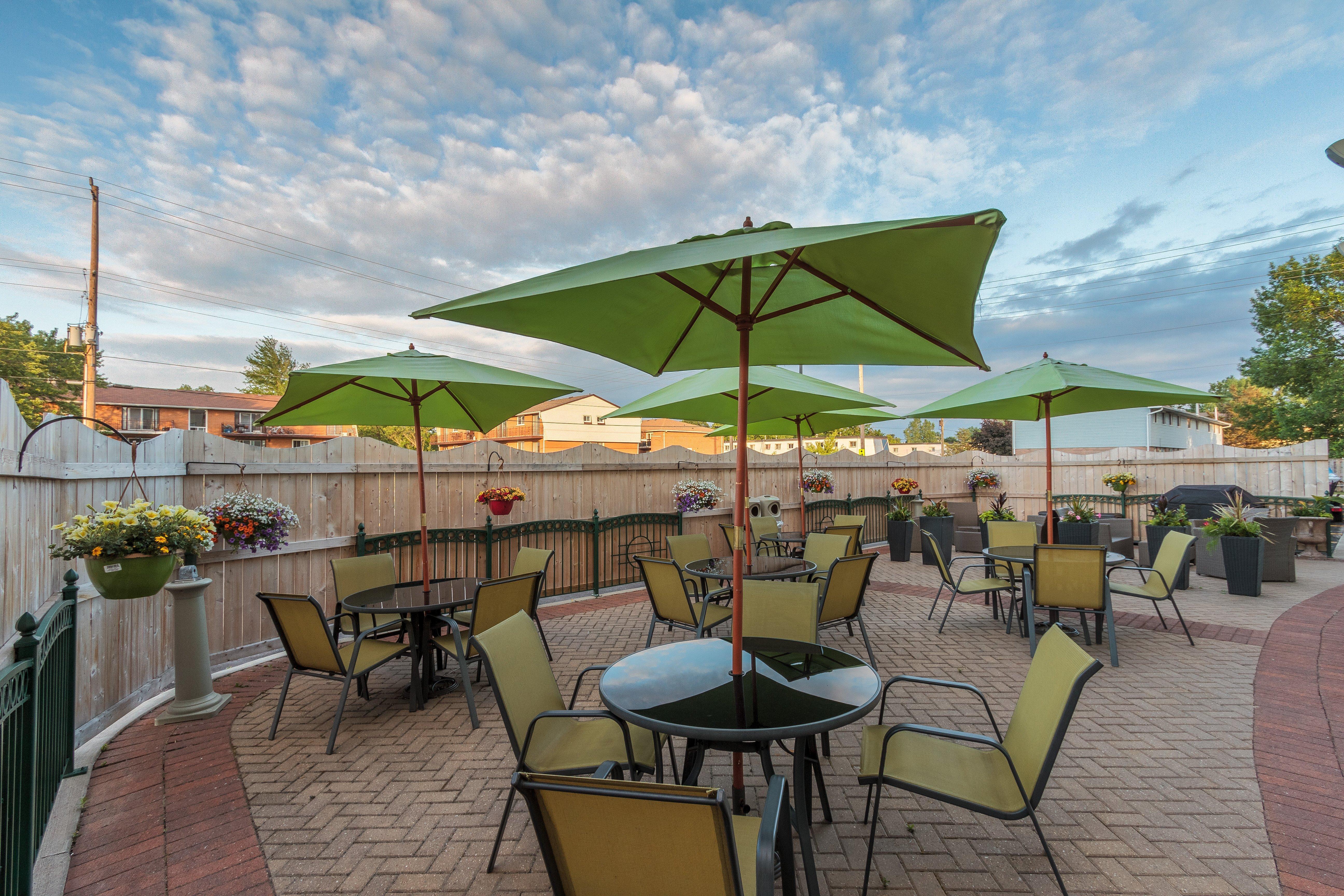Holiday Inn Express & Suites - Belleville By Ihg Екстериор снимка