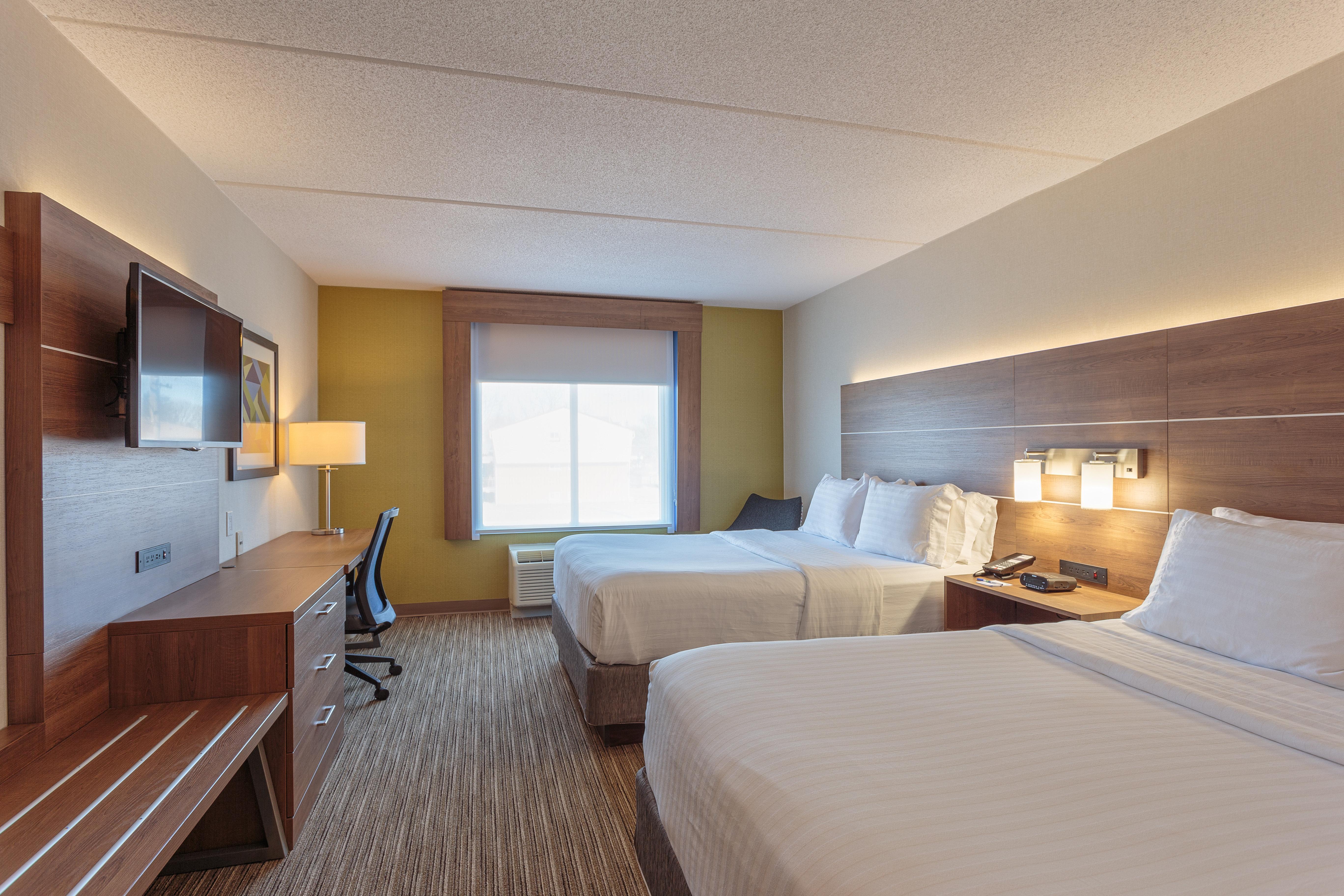 Holiday Inn Express & Suites - Belleville By Ihg Екстериор снимка