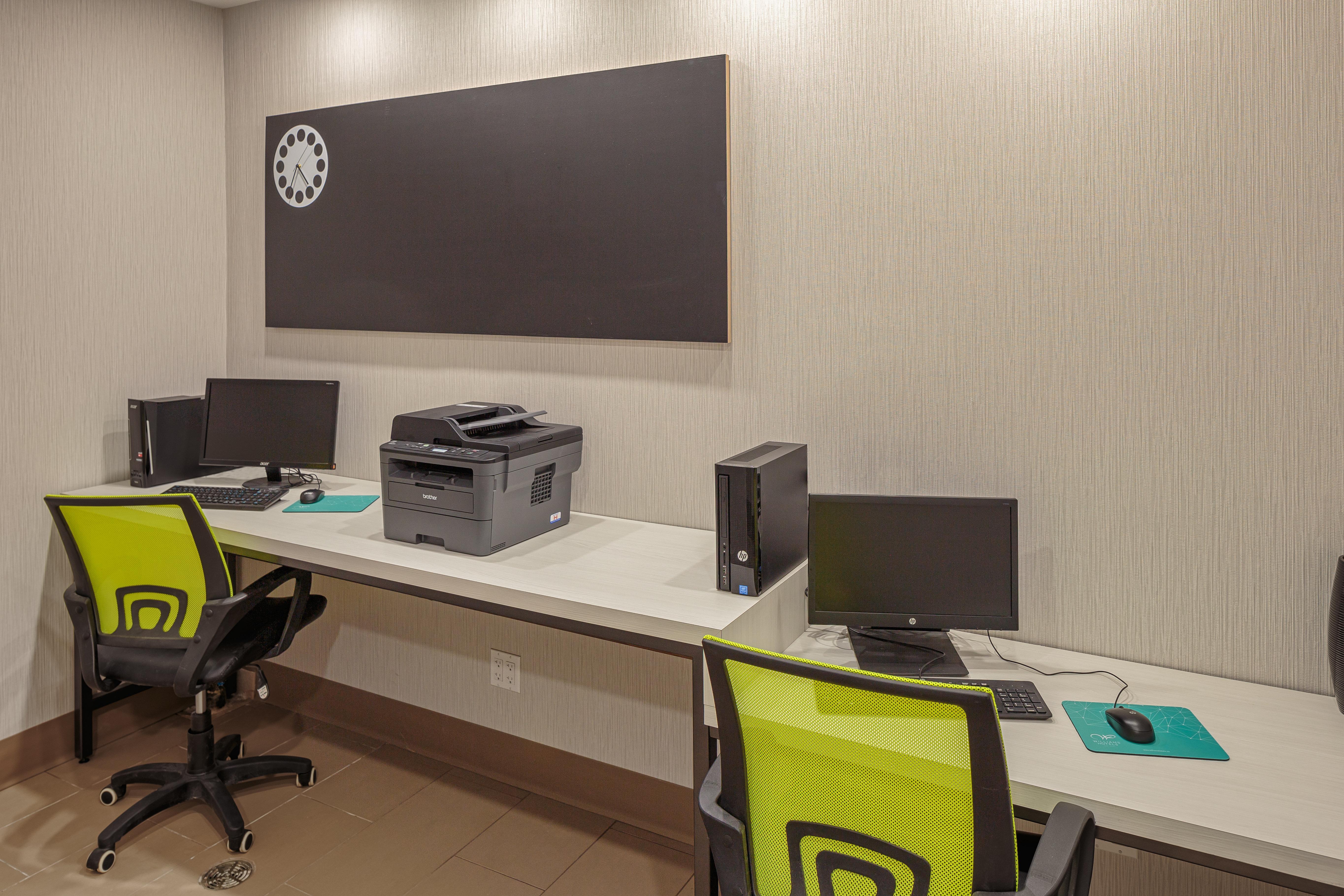 Holiday Inn Express & Suites - Belleville By Ihg Екстериор снимка