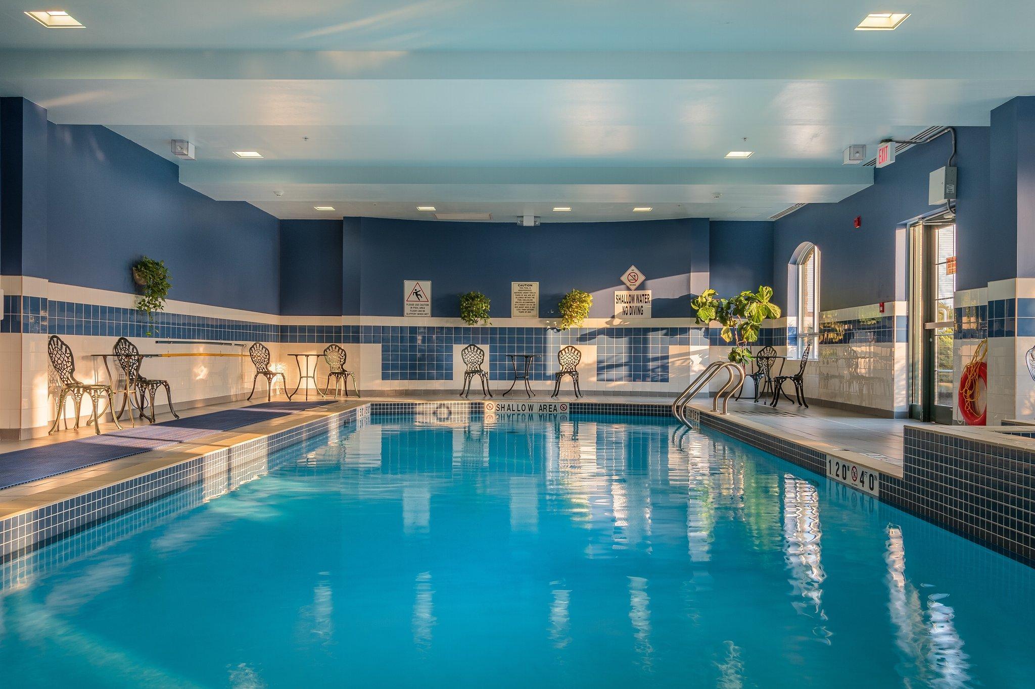 Holiday Inn Express & Suites - Belleville By Ihg Екстериор снимка