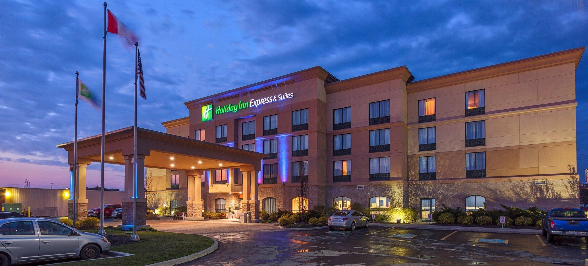 Holiday Inn Express & Suites - Belleville By Ihg Екстериор снимка