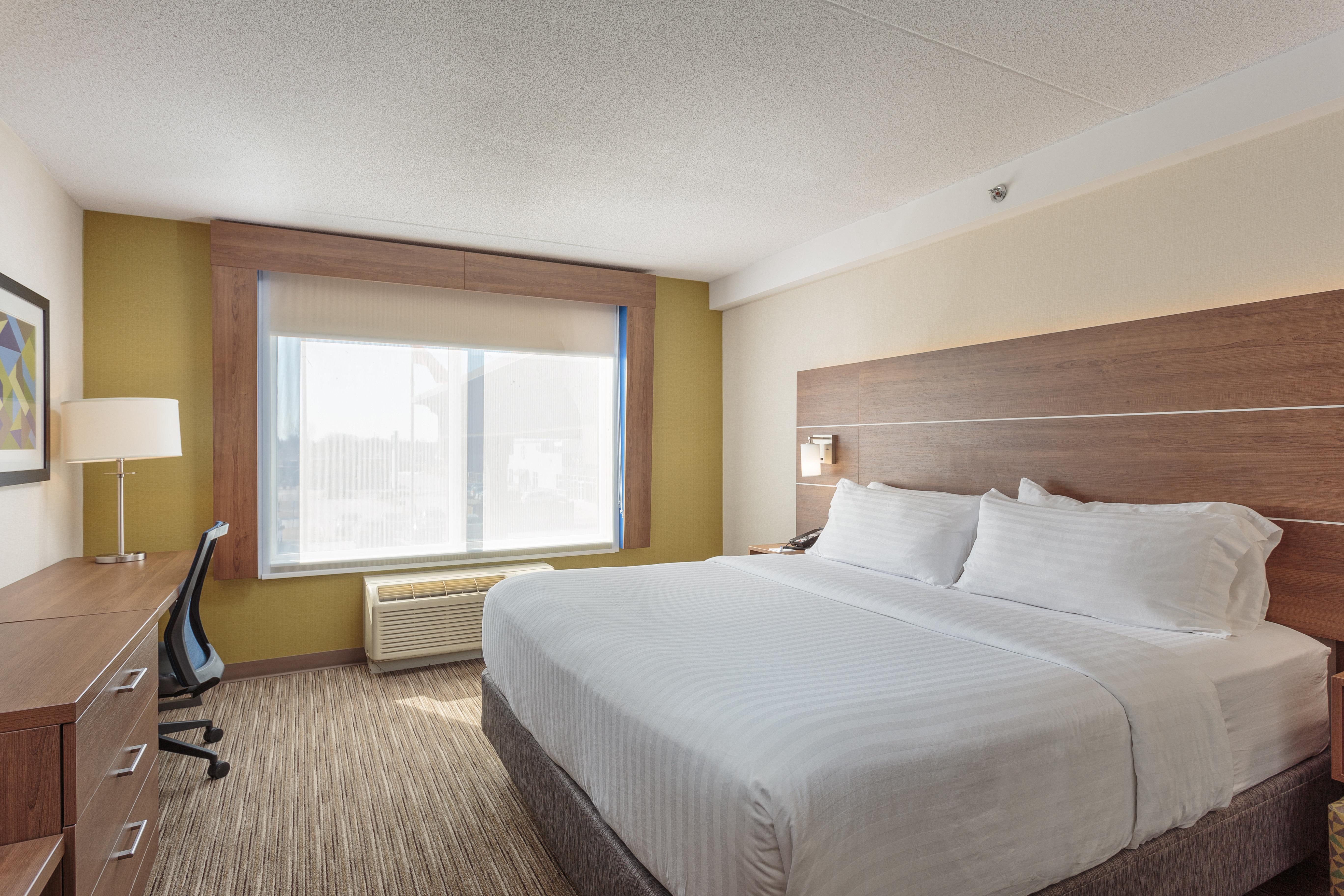 Holiday Inn Express & Suites - Belleville By Ihg Екстериор снимка