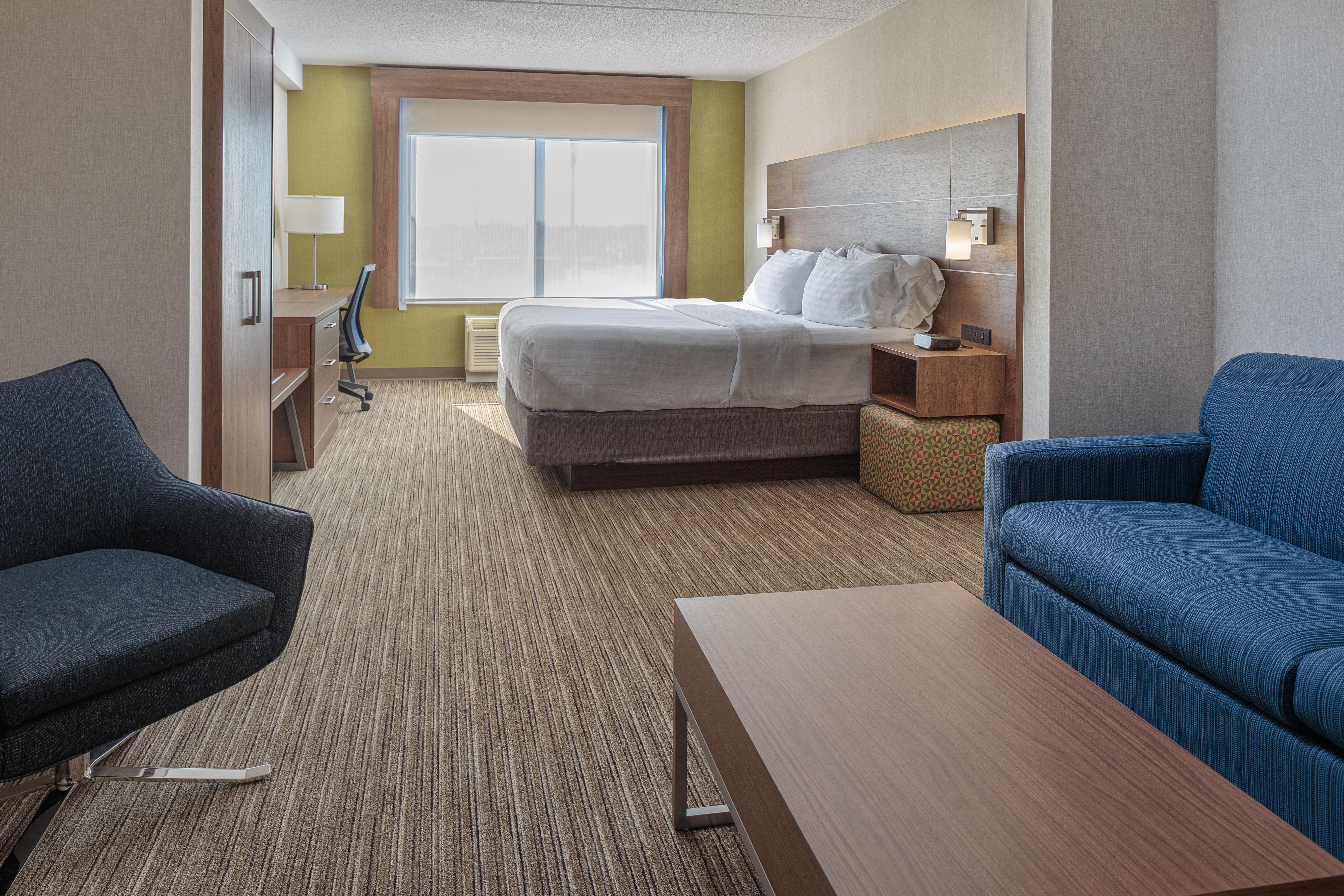 Holiday Inn Express & Suites - Belleville By Ihg Екстериор снимка