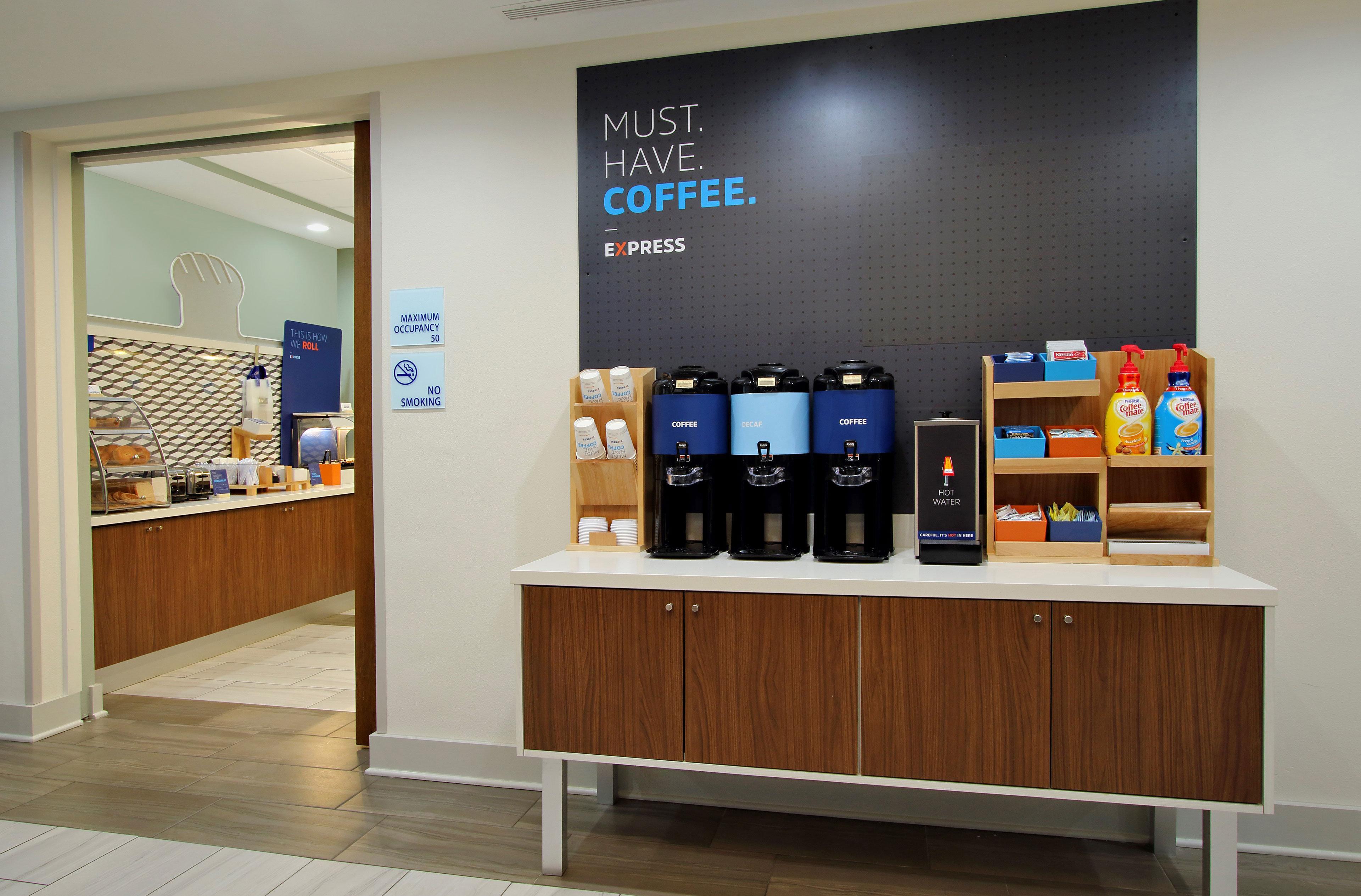 Holiday Inn Express & Suites - Belleville By Ihg Екстериор снимка
