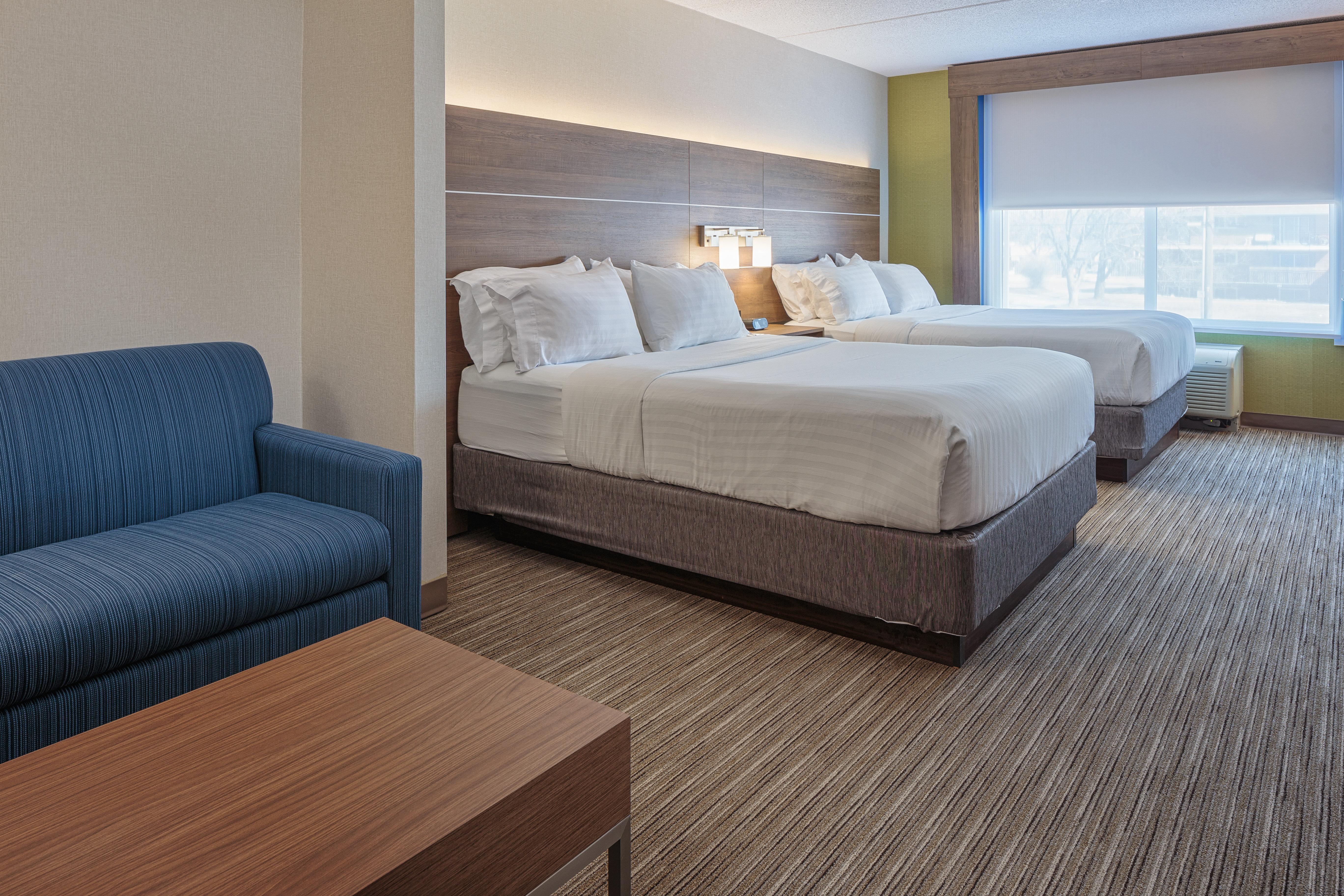Holiday Inn Express & Suites - Belleville By Ihg Екстериор снимка