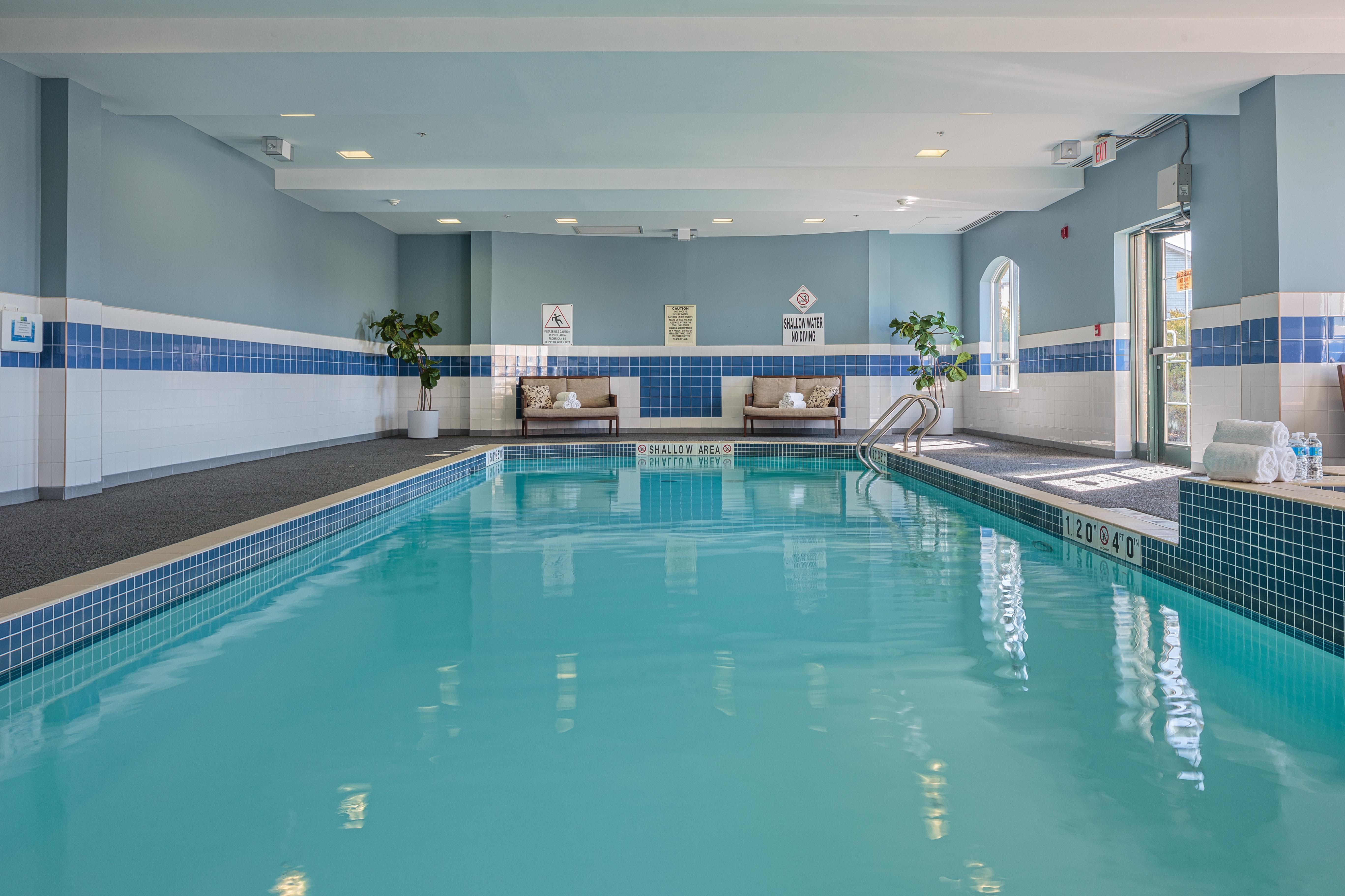 Holiday Inn Express & Suites - Belleville By Ihg Екстериор снимка