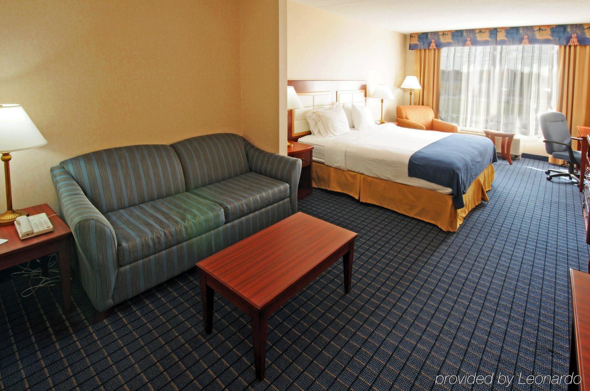 Holiday Inn Express & Suites - Belleville By Ihg Стая снимка