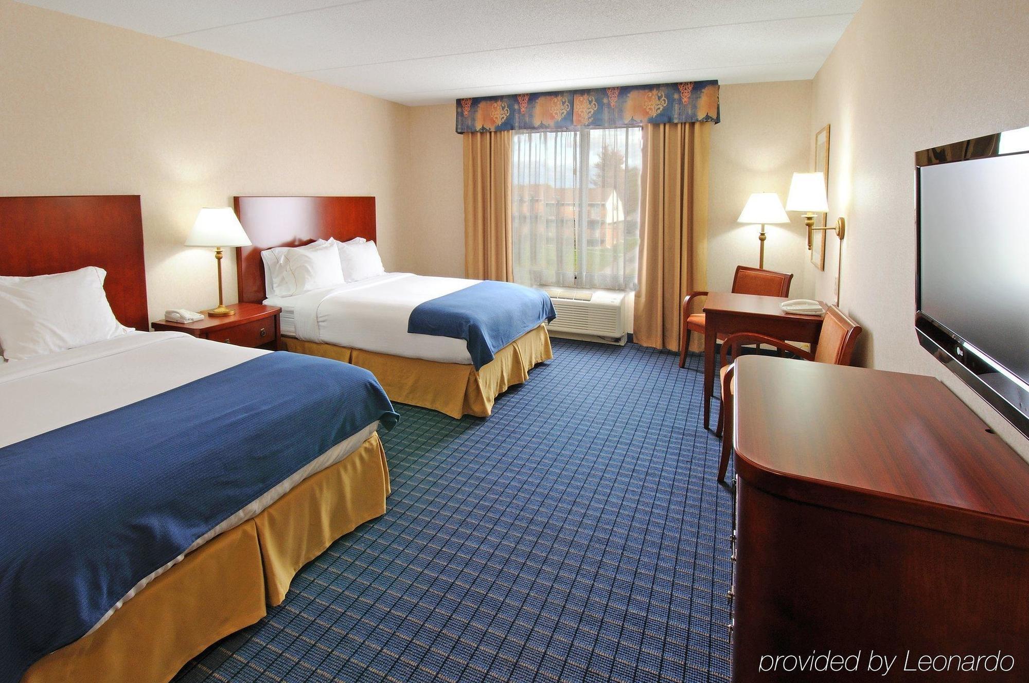 Holiday Inn Express & Suites - Belleville By Ihg Стая снимка
