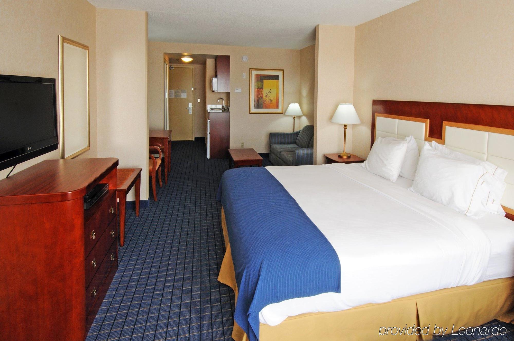 Holiday Inn Express & Suites - Belleville By Ihg Стая снимка