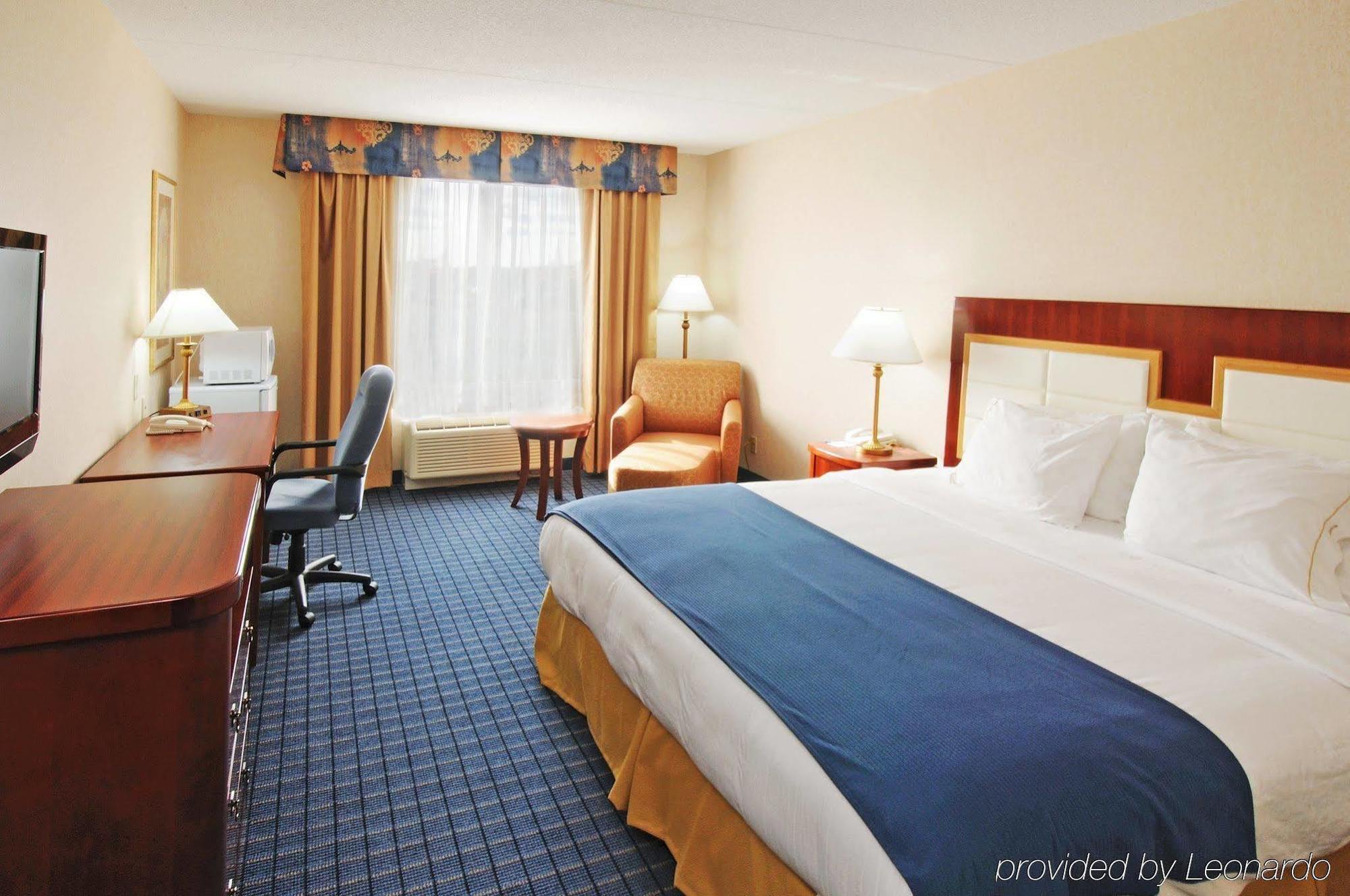 Holiday Inn Express & Suites - Belleville By Ihg Стая снимка