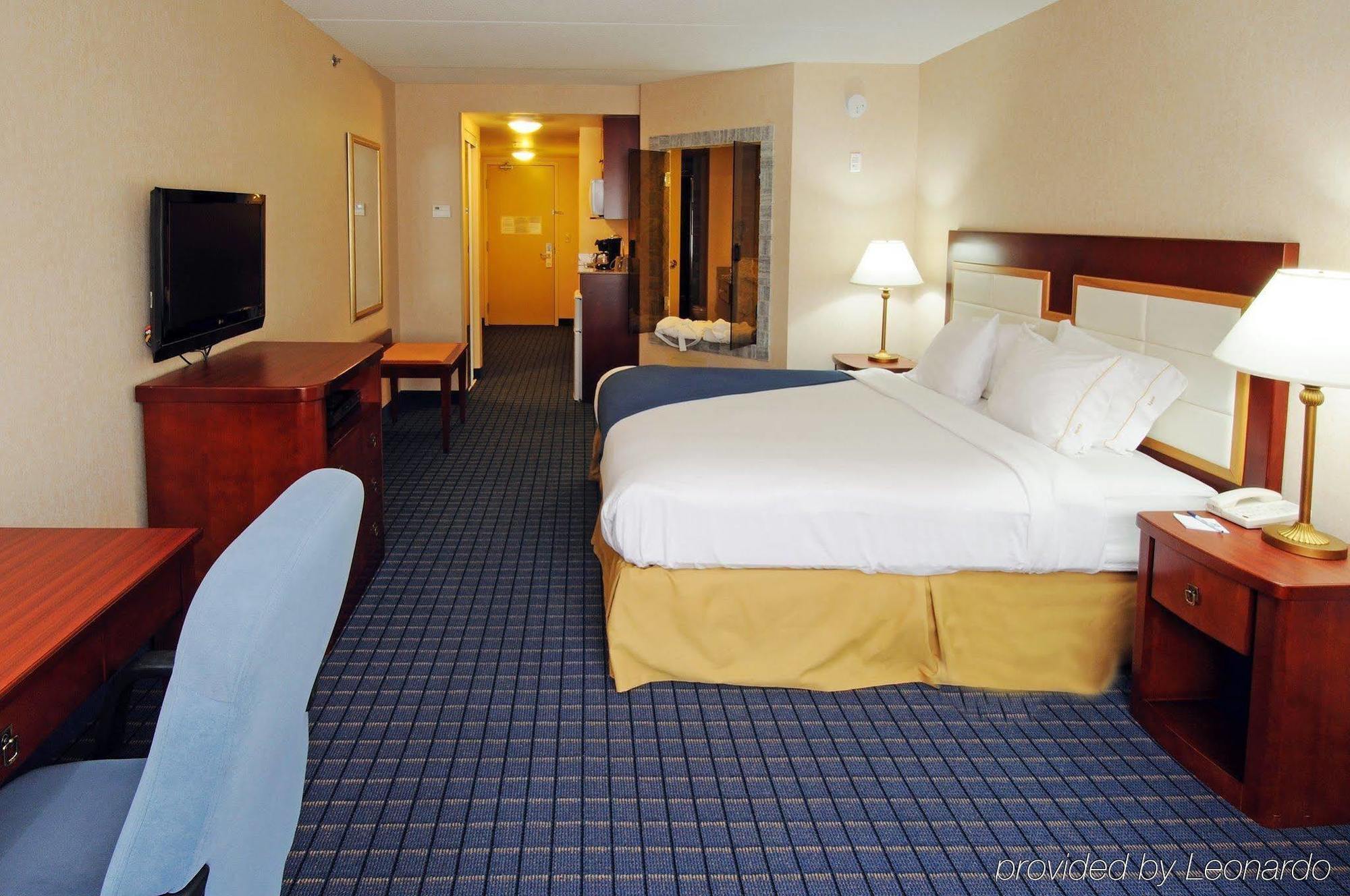 Holiday Inn Express & Suites - Belleville By Ihg Стая снимка