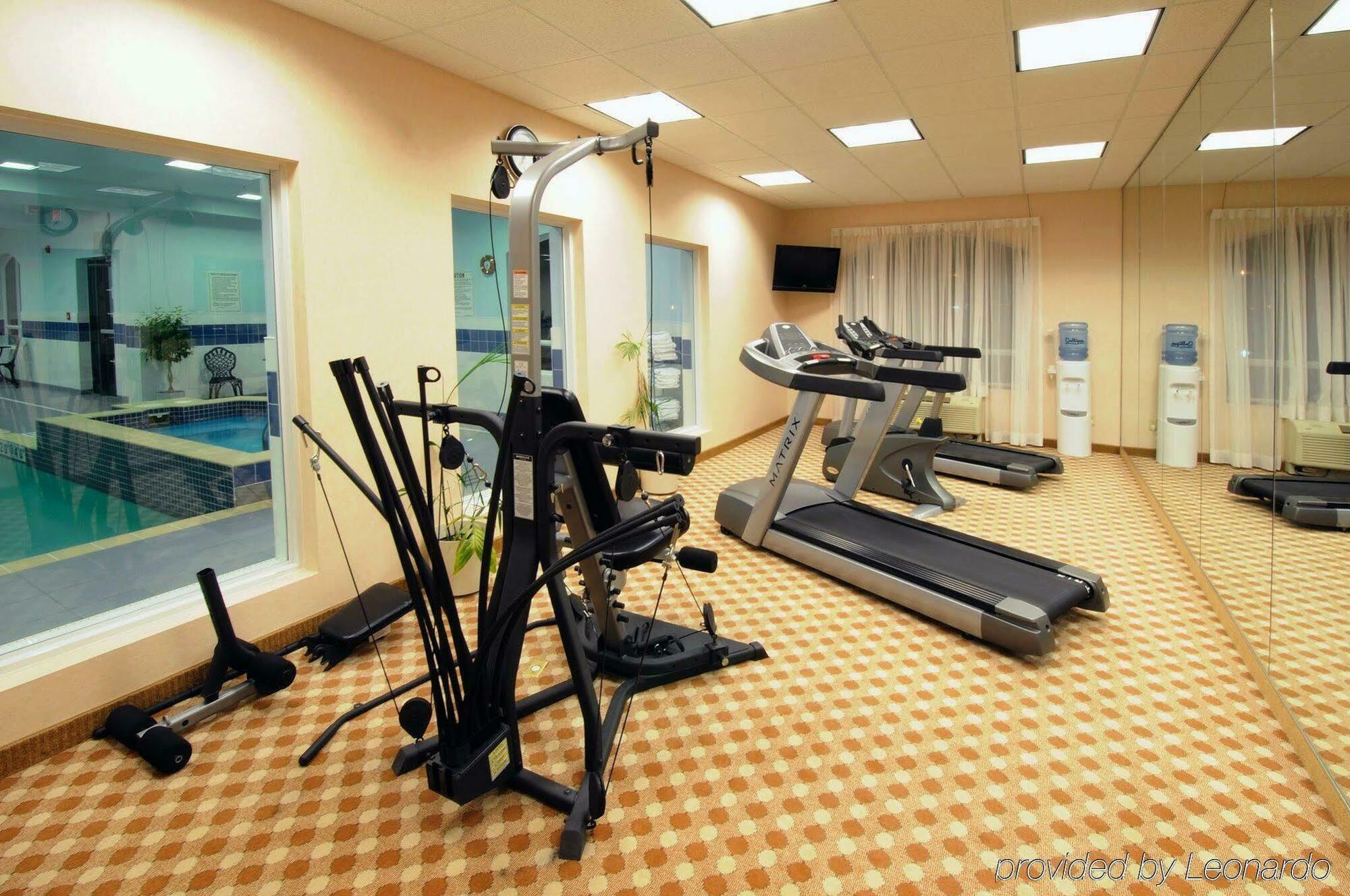 Holiday Inn Express & Suites - Belleville By Ihg Екстериор снимка