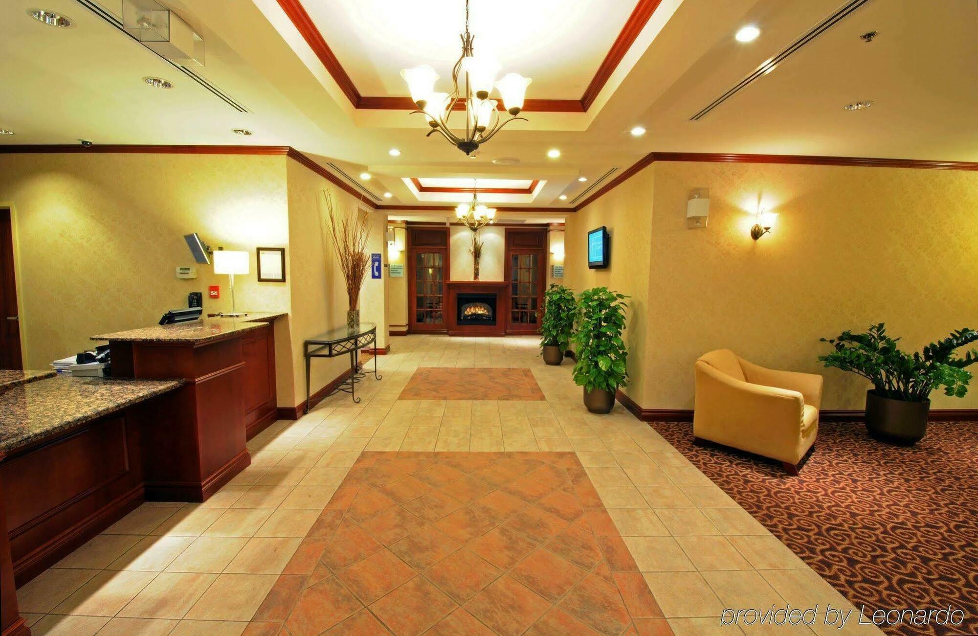 Holiday Inn Express & Suites - Belleville By Ihg Интериор снимка