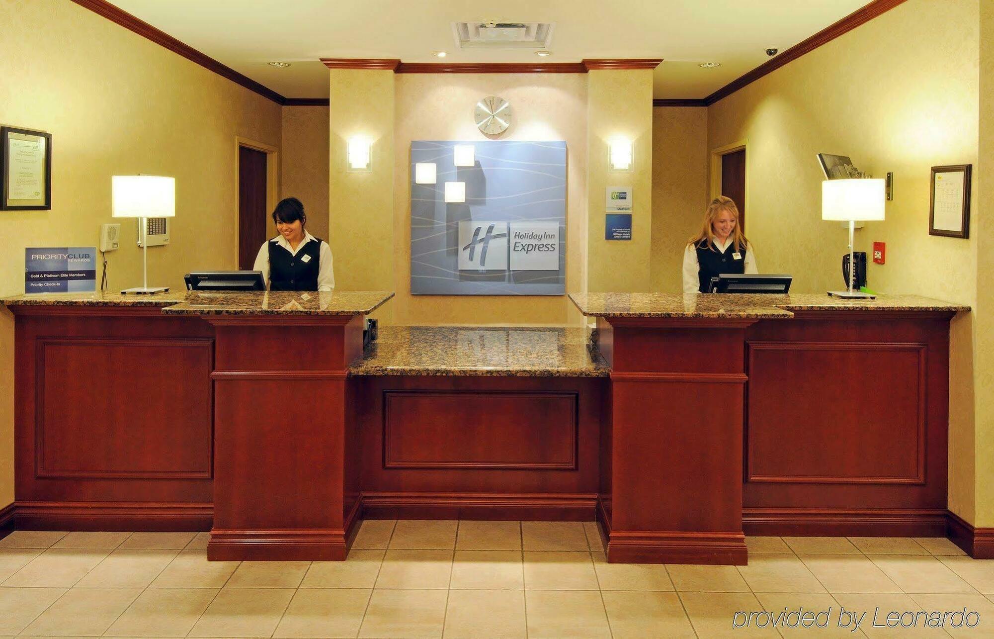 Holiday Inn Express & Suites - Belleville By Ihg Интериор снимка